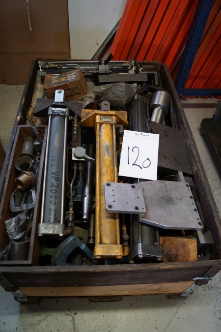 Pallet with various spare parts + oil engine, etc.