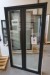 Træ/alu vindue, Antracit/hvid, H200xB109,2 cm, karmbredde 14,8 cm, indadgående, med redningsåbning, 3-lags glas. Modelfoto