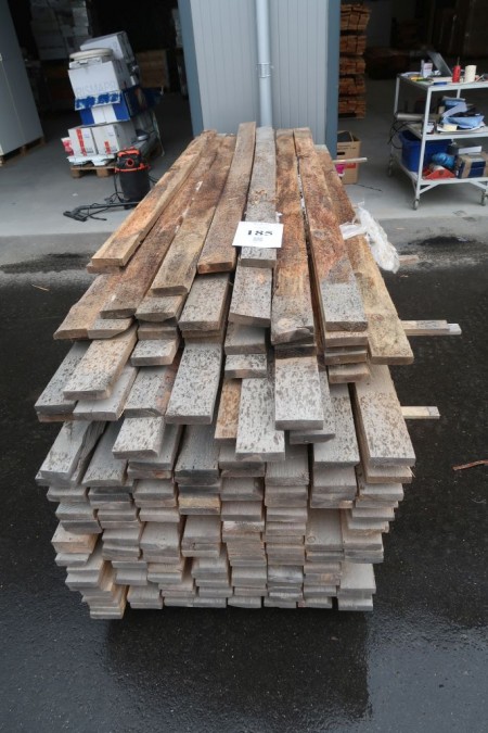Estimated approx. 500 meter rough boards, 25x105 mm. Length 210-270 cm