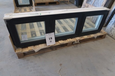 Træ/alu vindue, Antracit/hvid, H50xB164,8 cm, karmbredde 14,8 cm, med fast ramme, 3-lags glas. Modelfoto