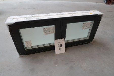 Træ/alu vindue, Antracit/hvid, H50xB115,4 cm, karmbredde 14,8 cm, med fast ramme, 3-lags mat glas. Modelfoto