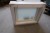 Træ/alu vindue, Antracit/hvid, H50xB64,9 cm, karmbredde 14,8 cm, med fast ramme, 3-lags mat glas. Modelfoto