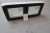Træ/alu vindue, Antracit/hvid, H50xB115,4 cm, karmbredde 14,8 cm, med fast ramme, 3-lags mat glas. Modelfoto