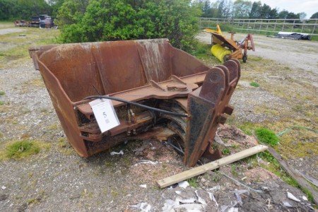 Excavator bucket. 25-28 tons. Width: 193 cm. Ø on beams: 85 mm. Total width: 570 mm. With hydraulic side shift.