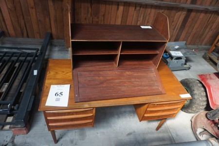 Desk + upper. 122x60x72 cm.