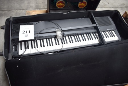 Yamaha klaver med stativ. Clavinova PF p-100. Længde: 135 cm.