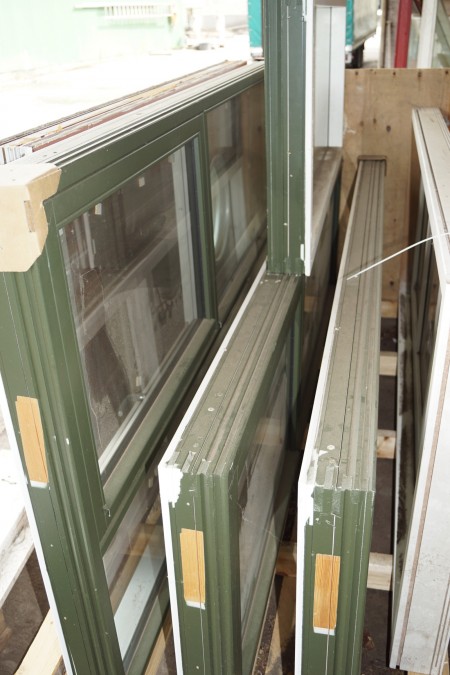 4 grüne Fenster der Marke KPK WINDOWS, unbenutzt