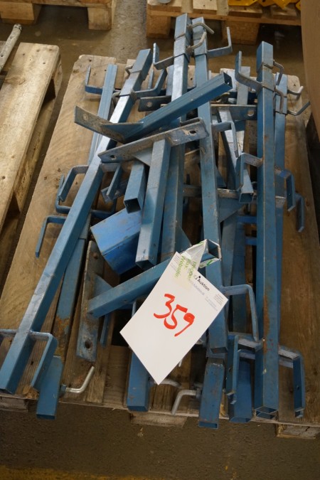 Pallet with safety poles