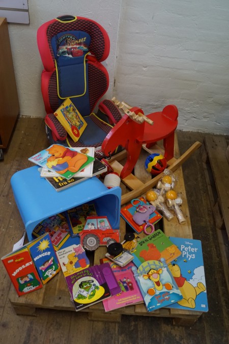 Auto stol + gyngehæst + børnebøger, med mere