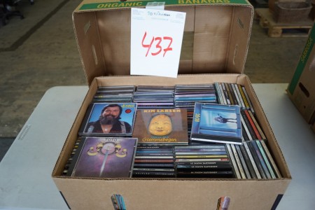 Box mit verschiedenen CDs