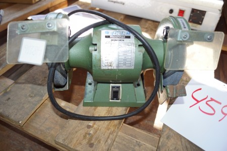 Bench grinder with fine and between grinding wheel