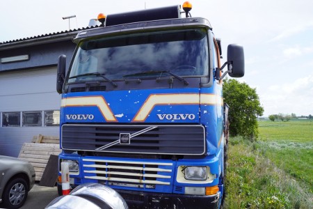 Lastbil mærke: Volvo FH 12 reg.nr: VU90935 sælges uden plader, motor: Diesel, første reg.dato: 28-1-1997 Kilometerstand: 836.674 med tippe lad, mangler batterier BEMÆRK EN ANDEN ADRESSE