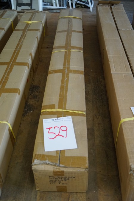 1 kasse med 4 stk PVC folde døre 81x212 cm, farve RAL 7012