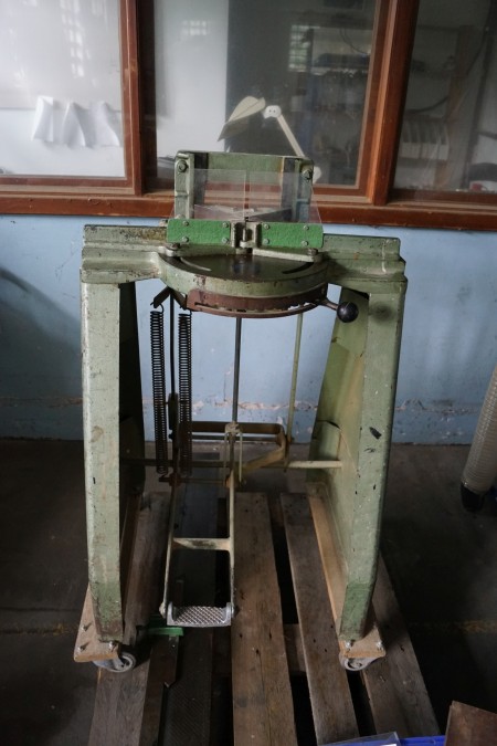 List cutter with land, in fine condition, cuts well