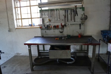 Work table 200x90x80 cm, with clamp + workshop board with tools + rubber mat, etc.