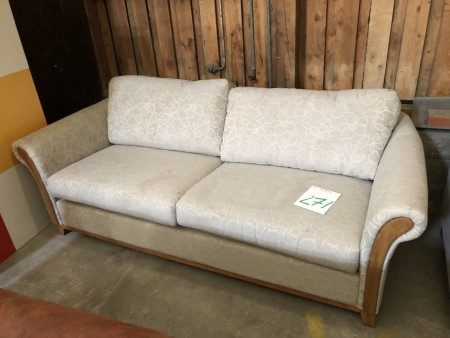 Three-seater sofa. Width: 220 cm.