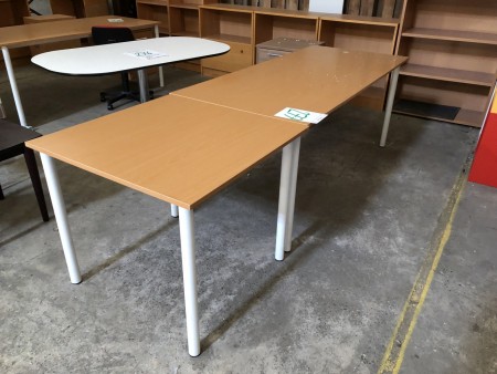 1 piece. table. Can be extended by 80 cm.