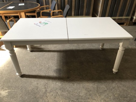 Weißer Esstisch mit Kratzern. 180x90x75 cm.