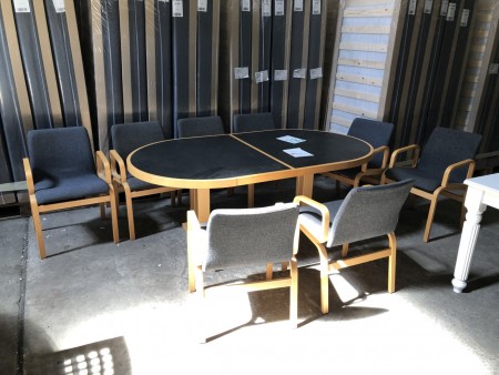 Tisch 190x110x75 cm. + 8 Stühle.