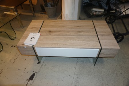 Coffee table. Model: Toronto. Color: brown paper / glass. 120x60x37 cm.