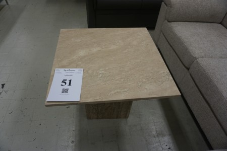 Marmor sofabord. 65x65x50 cm.