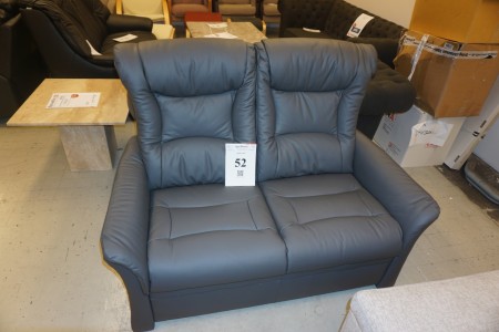 2-person leather sofa. 135x105x80 cm.
