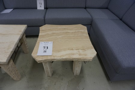 Marmor sofabord. 67x67x52 cm.