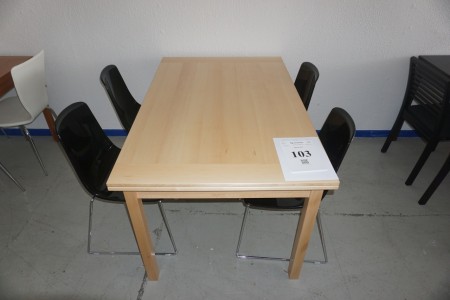 Esstisch. 140x90x77 cm. + 4 Stühle aus schwarzem Kunststoff