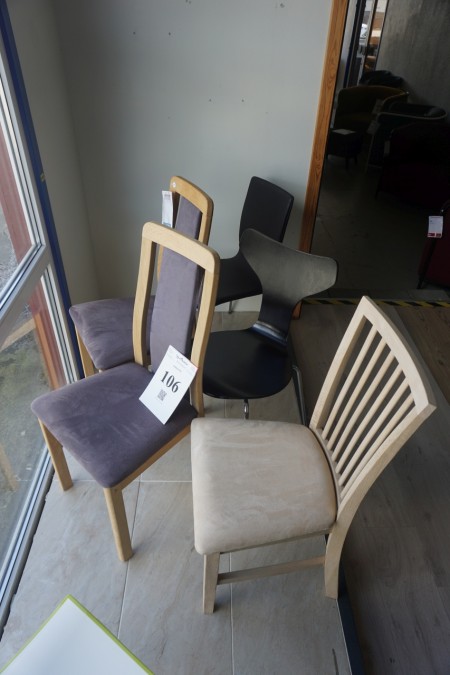 5 Stück verschiedene Stühle. Unter anderem Esszimmerstuhl. Modell: Linie. Eichenseife - Micro.