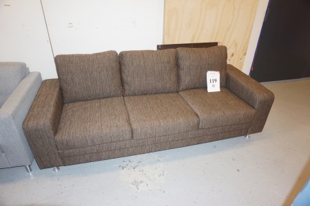 3-personers sofa. Stof. Bredde: 216 cm.