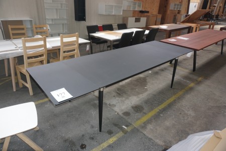 Langer Tisch. 300x100x75 cm.