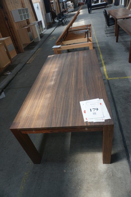 Langer Tisch. 100 x 200 x 74,5 cm.