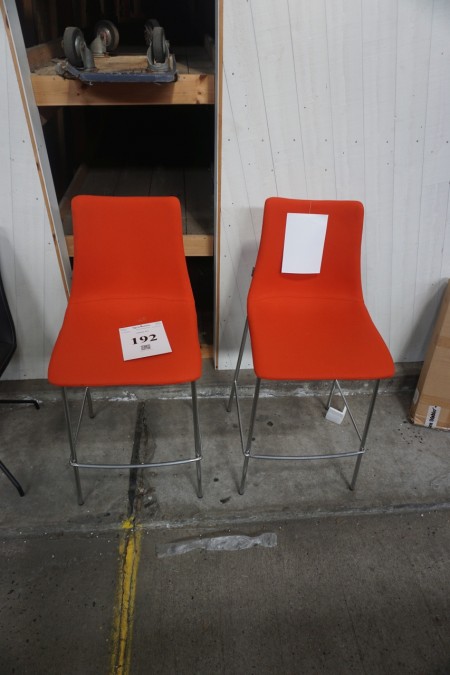 2 Stück Stühle. 105 x 46 x 50 cm.