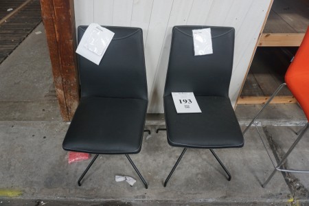 2 stk. spisestole. Kunstlæder. 44x60x90 cm.