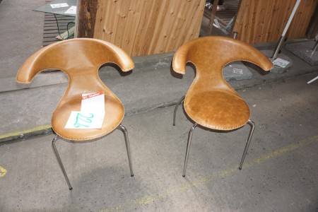 2 pcs. leather dining chairs. With errors.