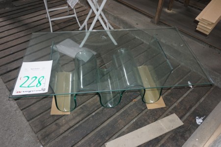 Glass Table. 130x70x40 cm.
