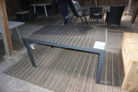 Garden table. 150x90x75 cm.