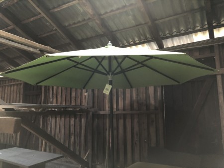Parasol. Lime green textile. Height: 250 cm. + 2 pcs. outdoor stools.