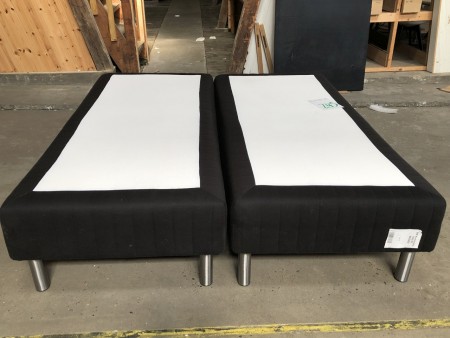 2 Stück Betten. 90x200 cm.