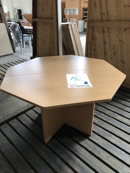 8-sided dining table. 120x120 cm.