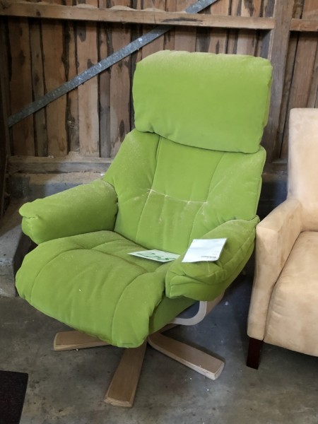 Swivel Chair. 110x77x70 cm.