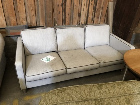 3-Sitzer-Sofa. Mit Verschleiß. Breite: 194 cm.