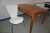 Spisebord. Kirsebærtræ. Med udtræk. 135x90x77 cm. + 4 stole i hvid kron
