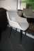 2 Stück Stühle. Modell: morgen nach. Farbe: hell / grau / beige. 62x50x80 cm.