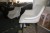 2 Stück Stühle. Modell: morgen nach. Farbe: hell / grau / beige. 62x50x80 cm.