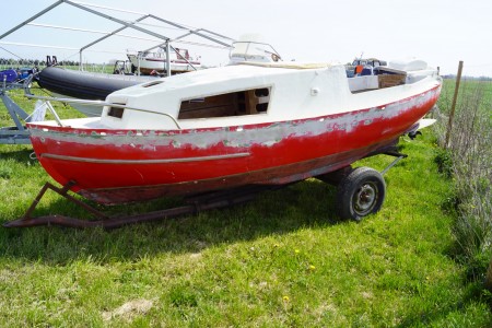 Ophalervogn l: ca 440 cm + båd l: ca 340 cm med motor