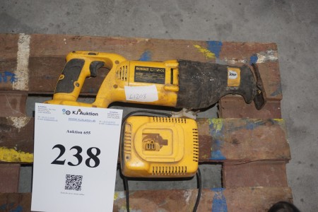 Dewalt jigsaw with charger. Type DC 380. Condition: unknown
