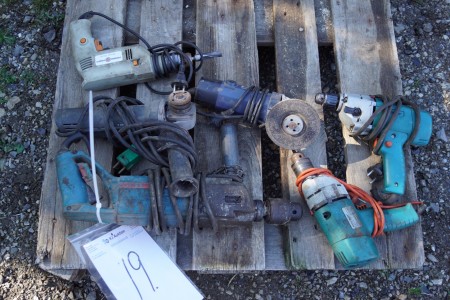 6 power tools, drills + angle grinder