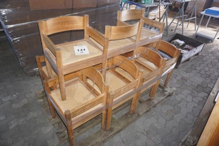 11 Stühle