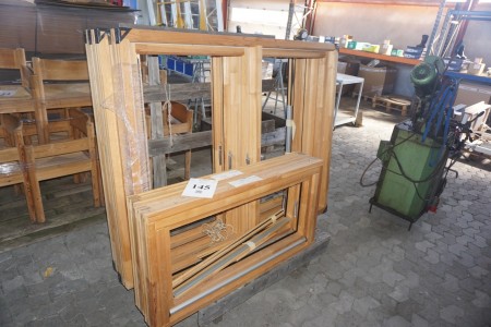 5 wooden window frames unused. 3 pcs on 137x167 cm + 2 pcs on 125x63.5 cm